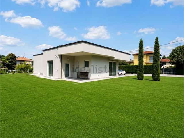 Casa in vendita a Case Nuove, Ispra