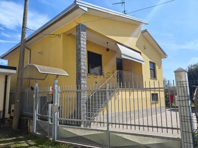 Casa in vendita a Bernate Ticino, Lombardia
