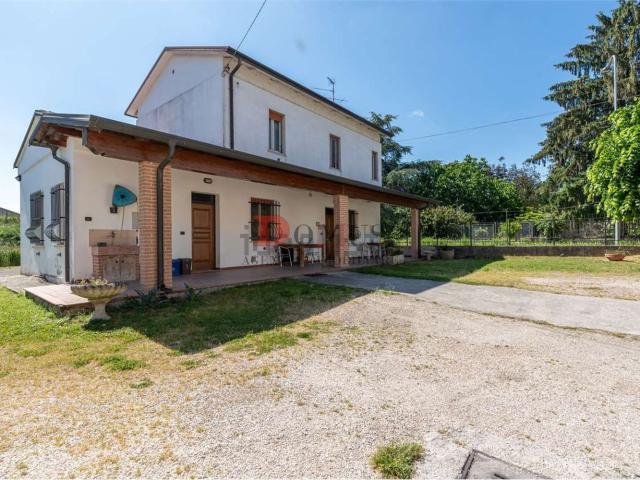 Casa in vendita a Bagnolo San Vito, Lombardia