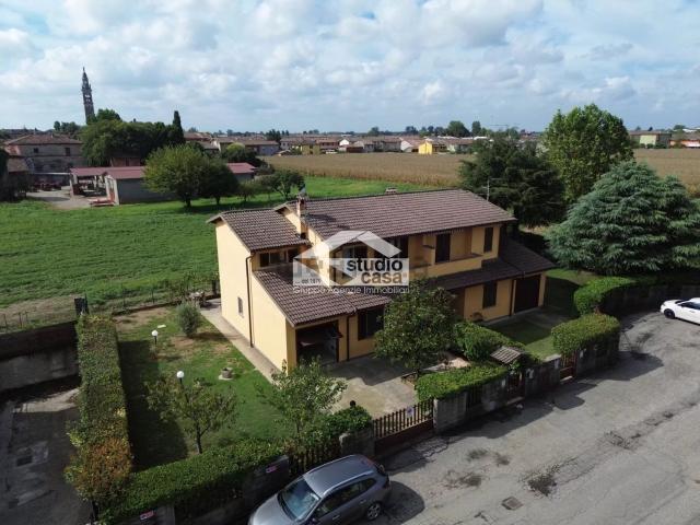 Casa in vendita a Trigolo, Cremona
