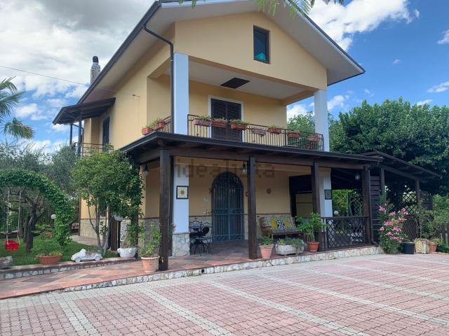 Casa in vendita a Ceppaloni, Campania