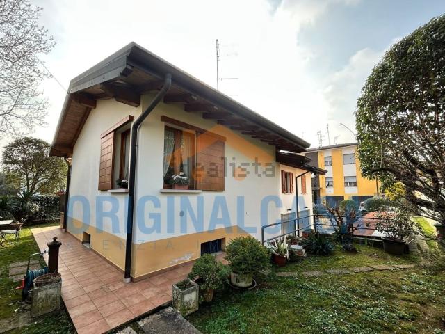 Casa in vendita a Rezzato, Lombardia