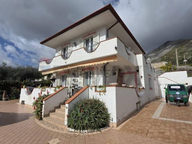 Casa in vendita a Formia, Lazio