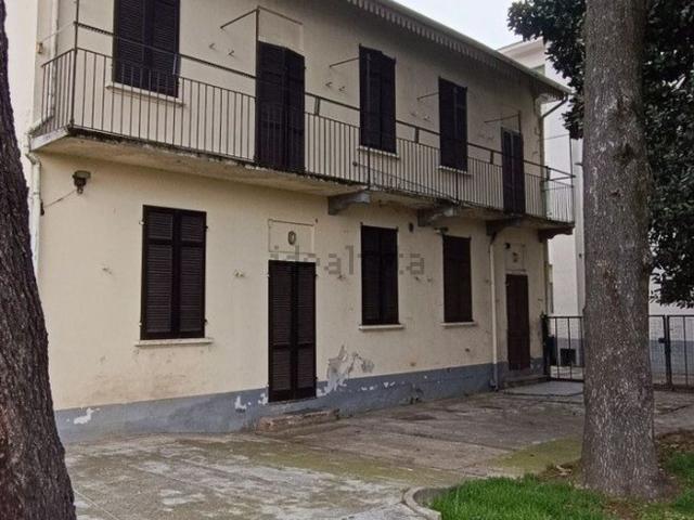 Casa in vendita a Trecate, Novara