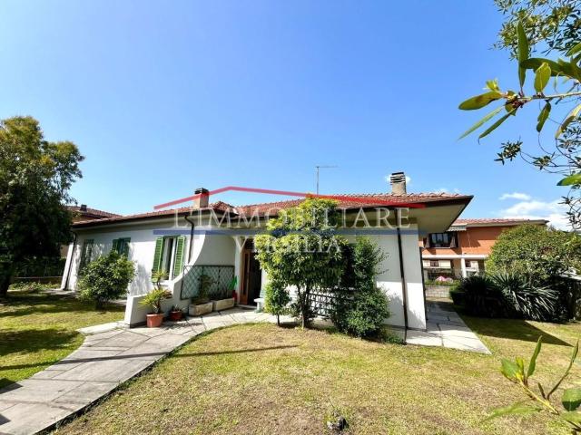 Casa in vendita a Marina di Carrara, Carrara