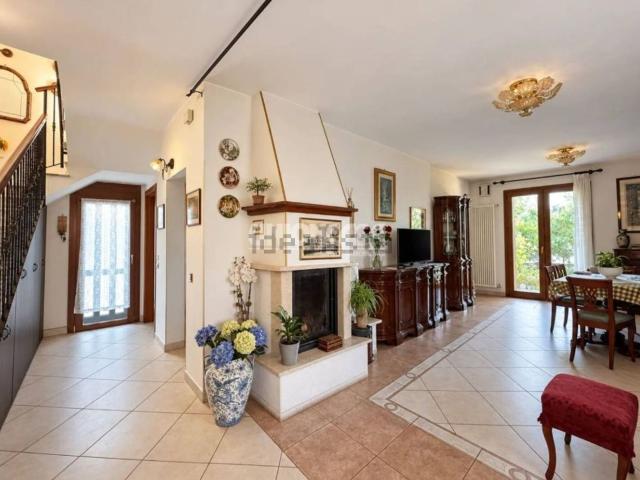 Casa in vendita a Cirimido, Como