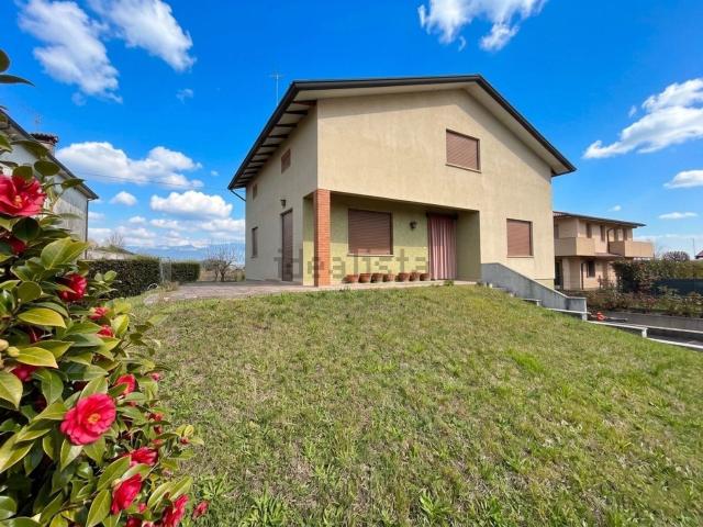 Casa in vendita a Rossano Veneto, Veneto