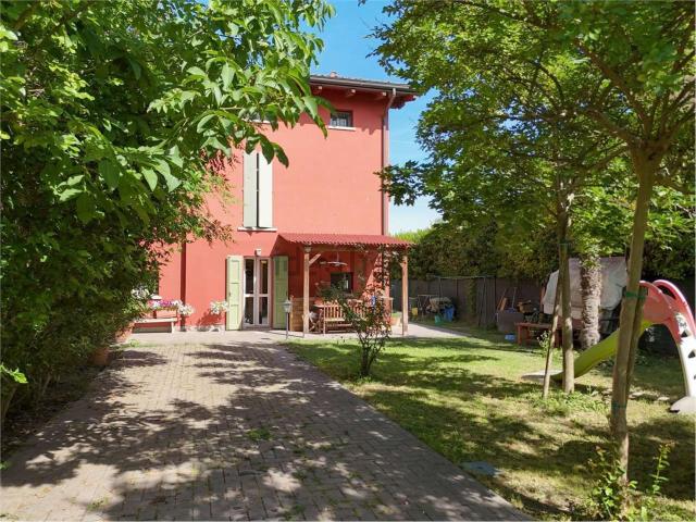 Casa in vendita a Buon Pastore-Sant'Agnese-San Damaso, Modena