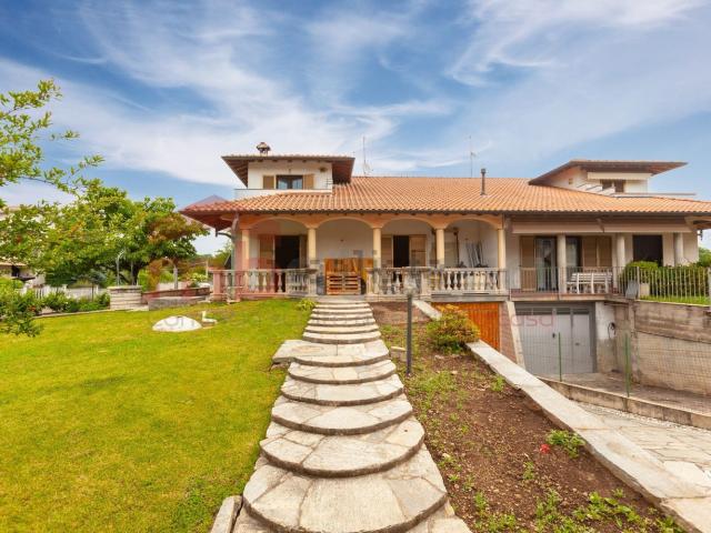 Casa in vendita a Carbonate, Como