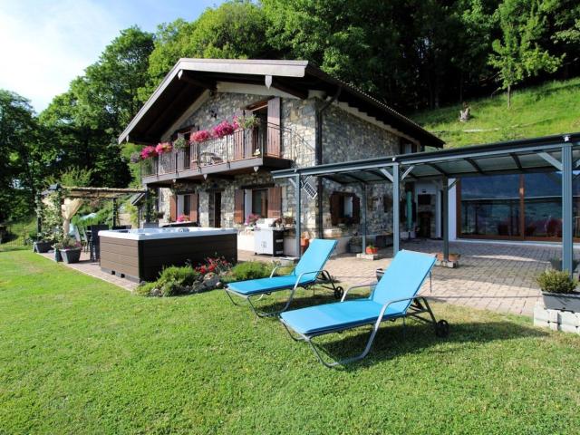 Casa in vendita a Blessagno, Lombardia
