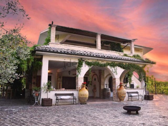 Casa in vendita a Atri, Abruzzo