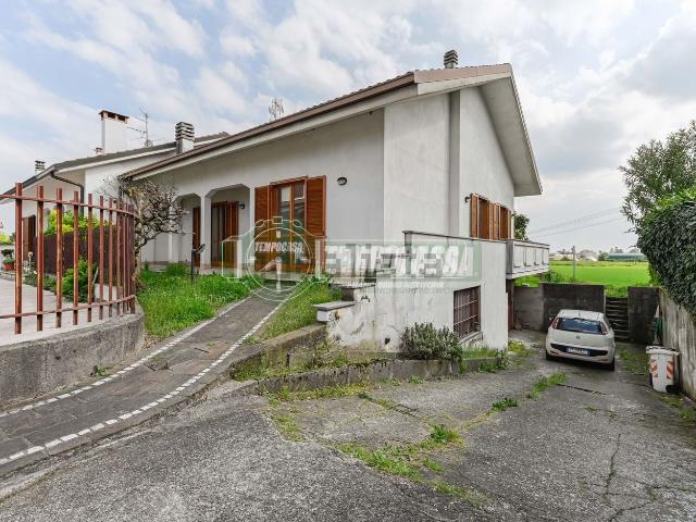 Casa in vendita a Busnago, Lombardia