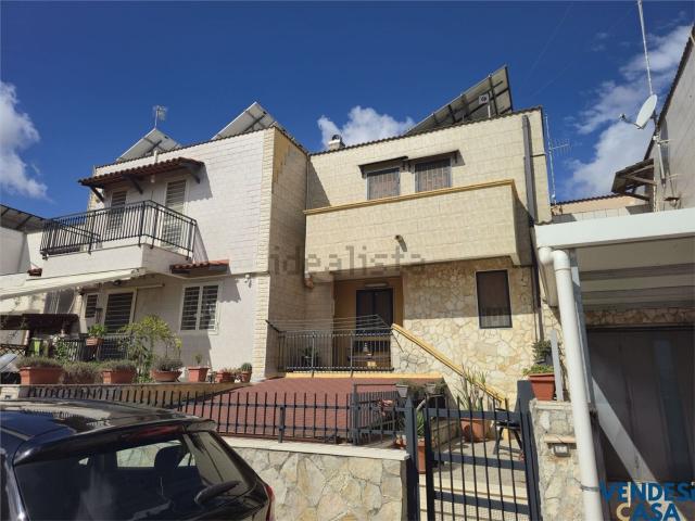 Casa in vendita a Adelfia, Bari