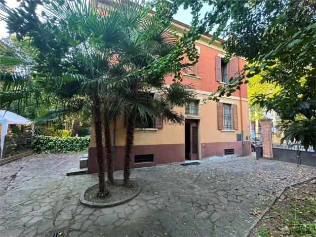 Casa in vendita a Centro Storico, Modena