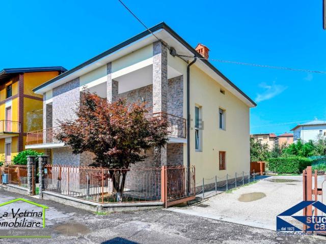 Casa in vendita a Albano Sant'alessandro, Lombardia