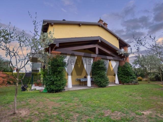 Casa in vendita a Peschiera Del Garda, Veneto