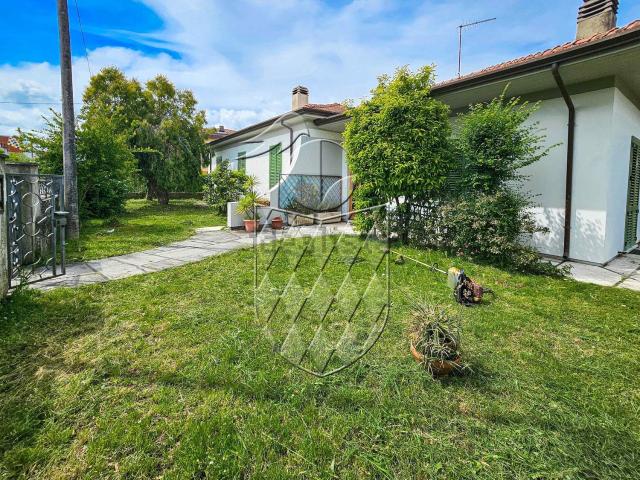 Casa in vendita a Marina di Carrara, Carrara
