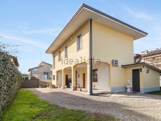Casa in vendita a Cantù, Lombardia