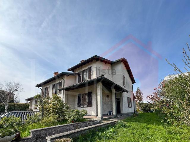 Casa in vendita a Lacchiarella, Milano
