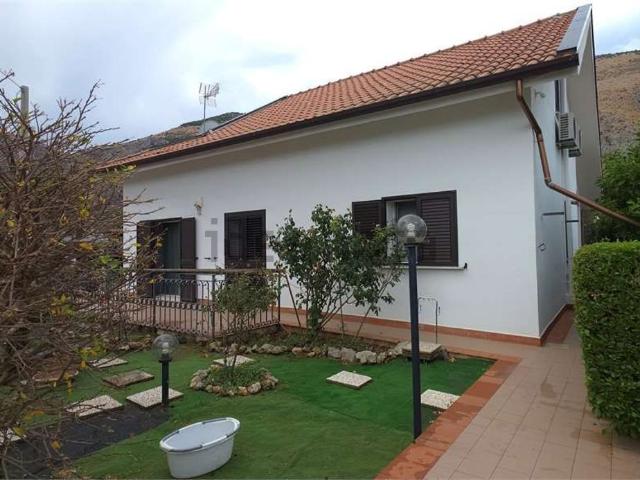 Casa in vendita a Piraineto, Carini