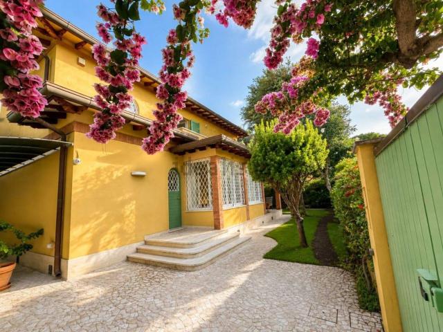 Casa in vendita a Tonfano, Toscana