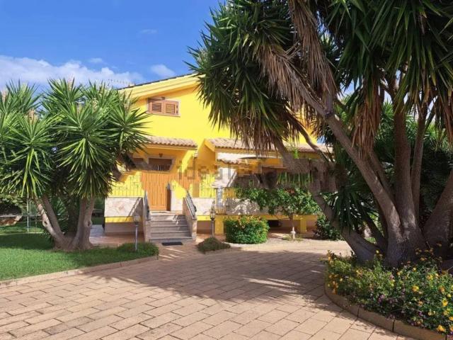 Casa in vendita a Olmedo, Sardigna/Sardegna