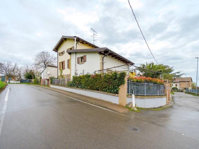 Casa in vendita a Tresinaro - Secchia, Re