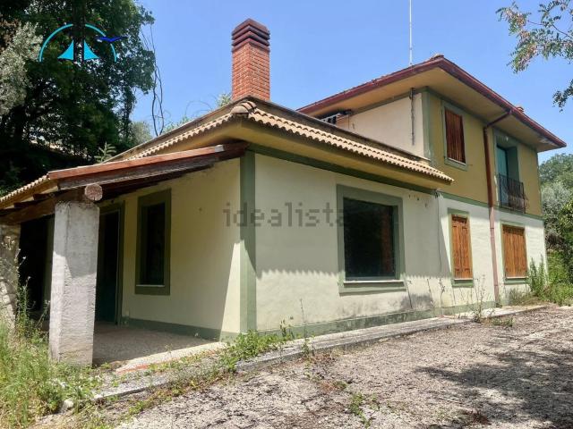 Casa in vendita a Mompeo, Lazio