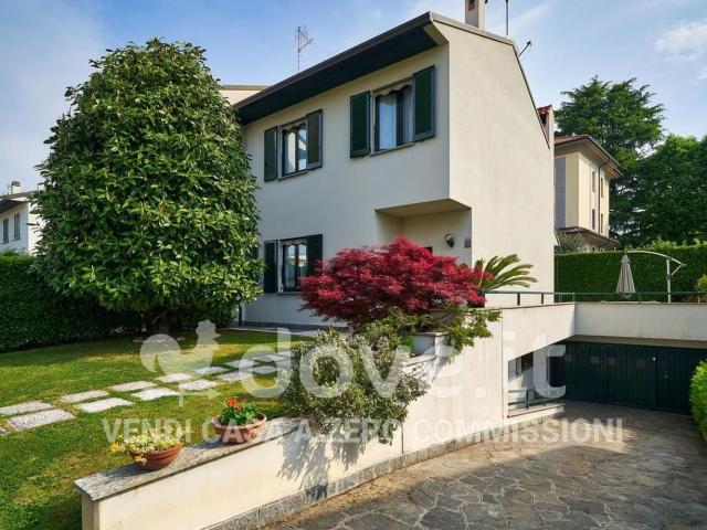 Casa in vendita a Biassono, Lombardia