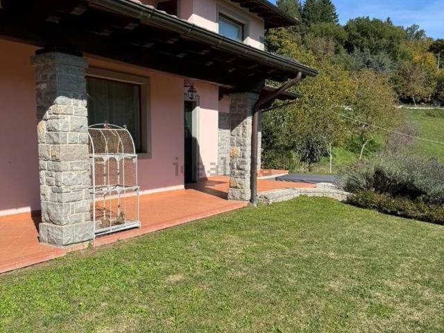 Casa in vendita a Pratovecchio Stia, Lonnano