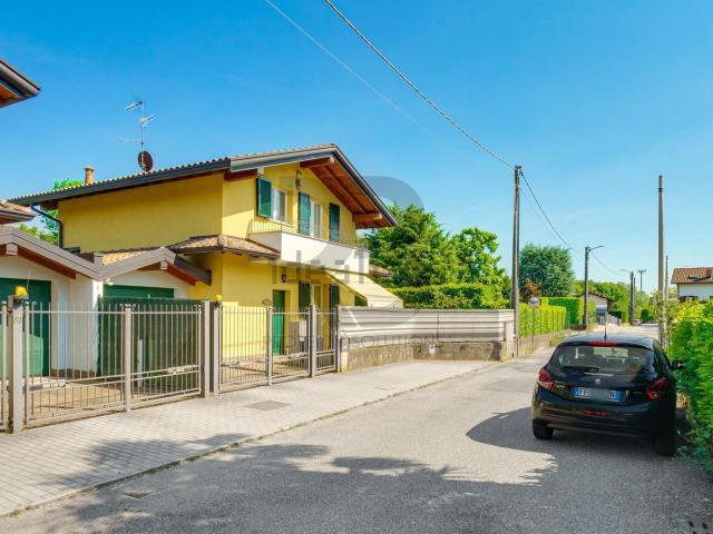 Casa in vendita a Uggiate Trevano, Lombardia