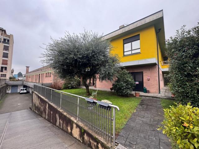 Casa in vendita a Sciarè, Gallarate