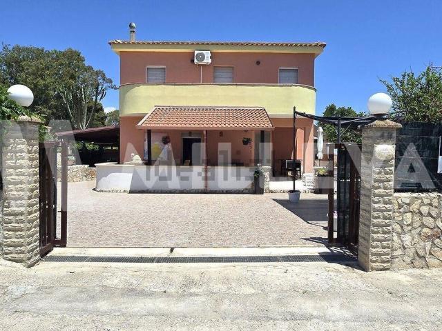 Casa in vendita a Ispica, Sicilia