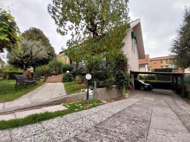 Casa in vendita a Casirate d'Adda, Bergamo