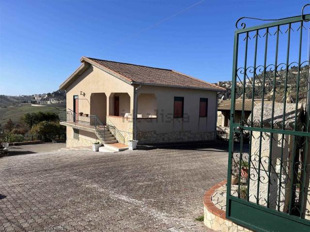 Casa in vendita a Quartiere Provvidenza, Caltanissetta