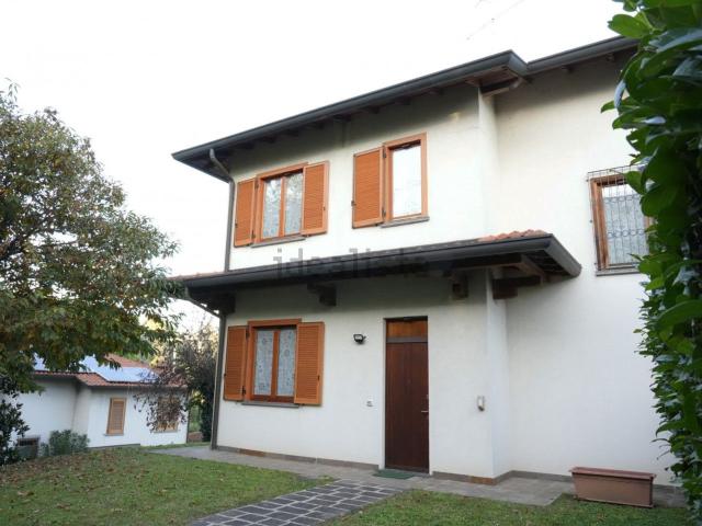 Casa in vendita a Biassono, Lombardia