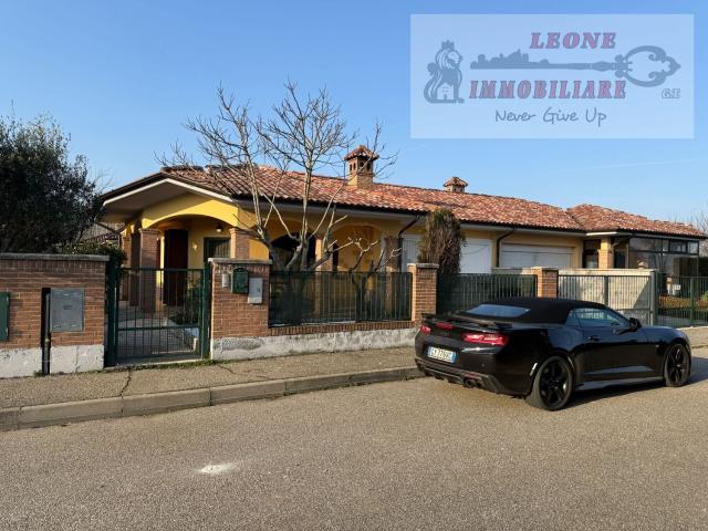 Casa in vendita a Roncaro, Lombardia