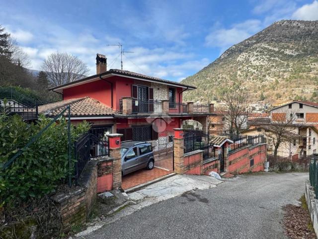 Casa in vendita a Pescocanale, Capistrello