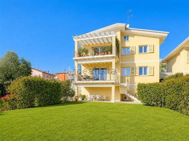 Casa in vendita a Padenghe Sul Garda, Lombardia