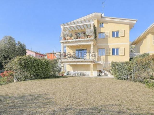 Casa in vendita a Padenghe Sul Garda, Lombardia