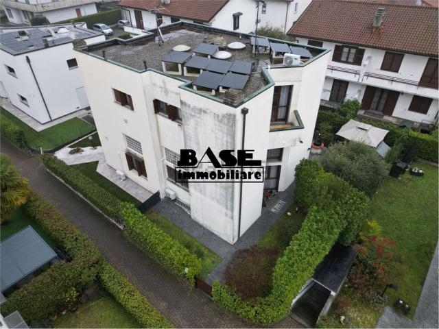 Casa in vendita a Grandate, Lombardia