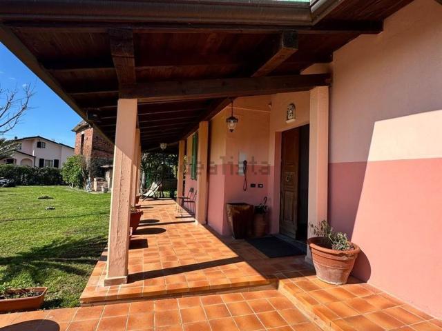 Casa in vendita a Isola, Luni
