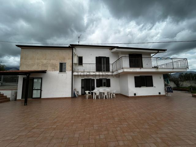 Casa in vendita a Minturno, Lazio