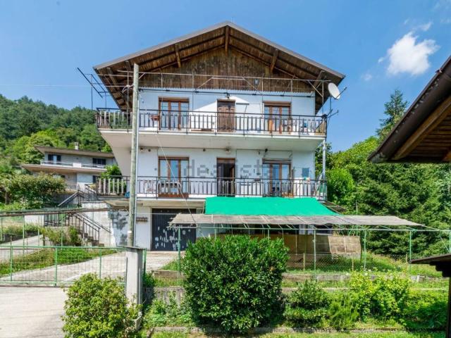 Casa in vendita a Locatello, Lombardia
