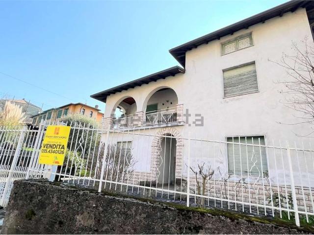 Casa in vendita a Pianico, Lombardia