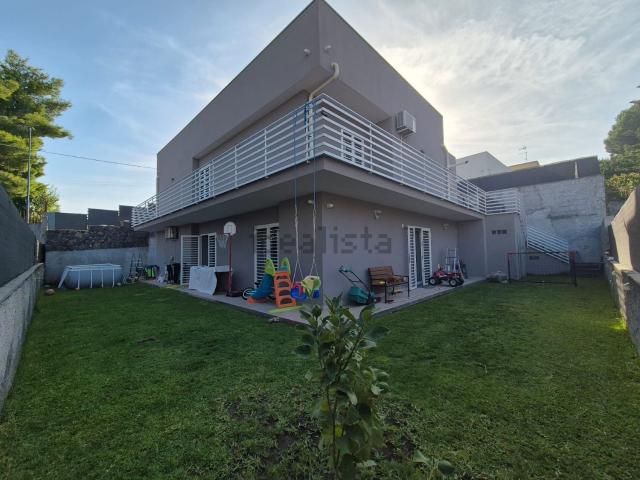 Casa in vendita a Pedara, Sicilia