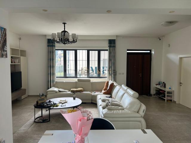 Casa in vendita a Segrate, Villaggio Ambrosiano