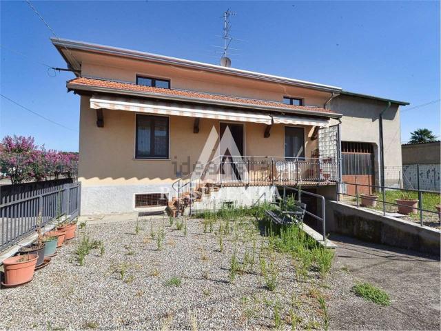 Casa in vendita a Cairate, Lombardia