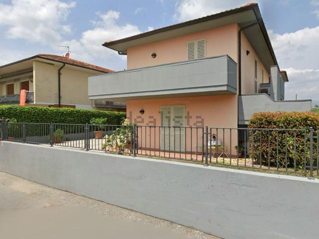 Casa in vendita a Alberghi, Uzzano E Castello