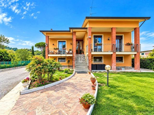 Casa in vendita a Castello, Santa Giuletta